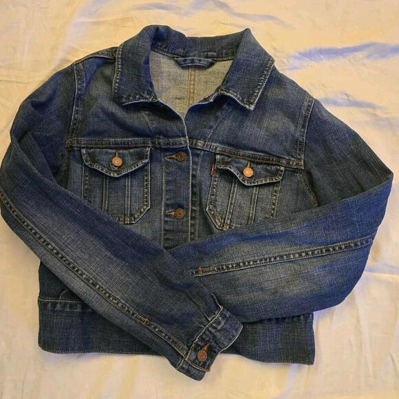 Levi Strauss & Co Light‎  Weight Denim Junior Jean Jacket Size Lg Stylish 76-2 - Picture 1 of 7